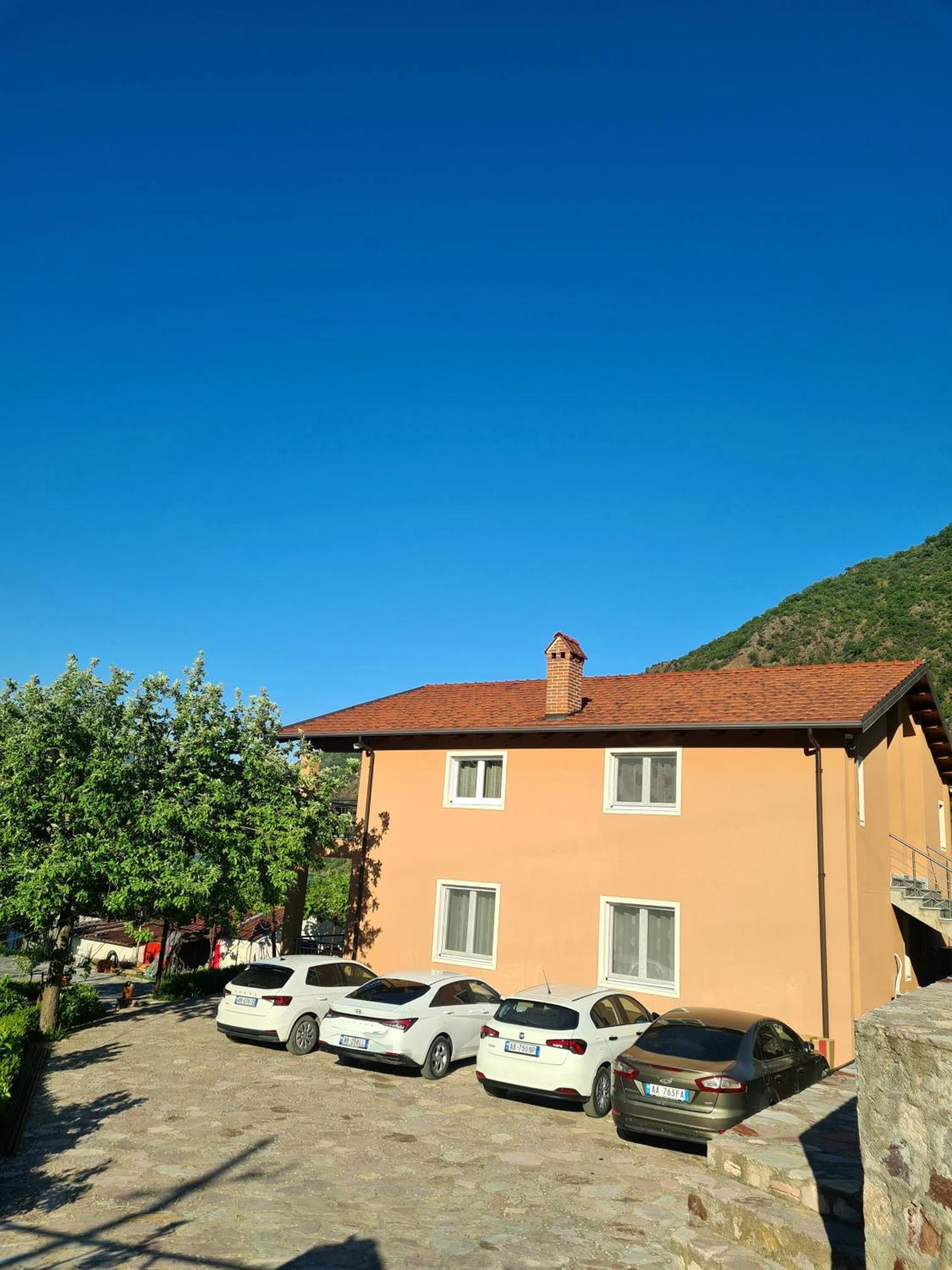 Koman_Lakeview_Apartments Шкодер Экстерьер фото